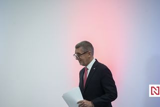 „Já říkám jen pravdu.“ Babiš proměnil tiskovou konferenci v ohňostroj výmyslů. Ověřili jsme je